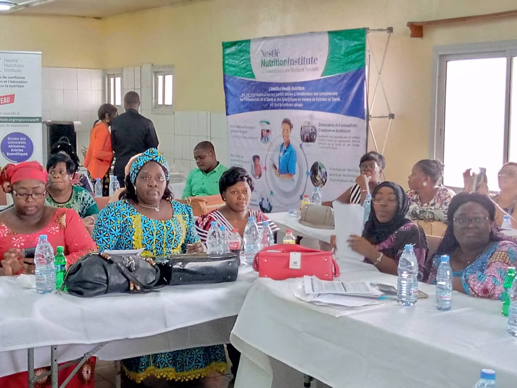 Après la première vague de 39 professionnels de la santé formés du 19 au 20 février 2020 à Yaoundé, 45 autres ont pris part au « Cours africain de nutrition pédiatrique » organisé par l’Institut Nestlé Nutrition du 26 au 27 février dans la capitale économique.