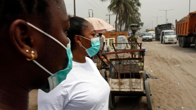 Depuis la capitale économique camerounaise, ils croient à la théorie du complot montée de toute pièce par la communauté internationale, afin de faire tomber la première puissance économique africaine.