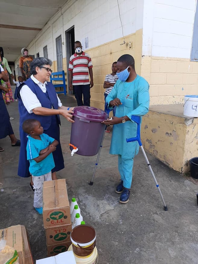 Il a fait 8 ans de rééducation fonctionnelle au centre spécialisé de phytothérapie. Raymond Barre Mekamba s’est souvenu des personnes handicapées en cette période de crise sanitaire mondiale.