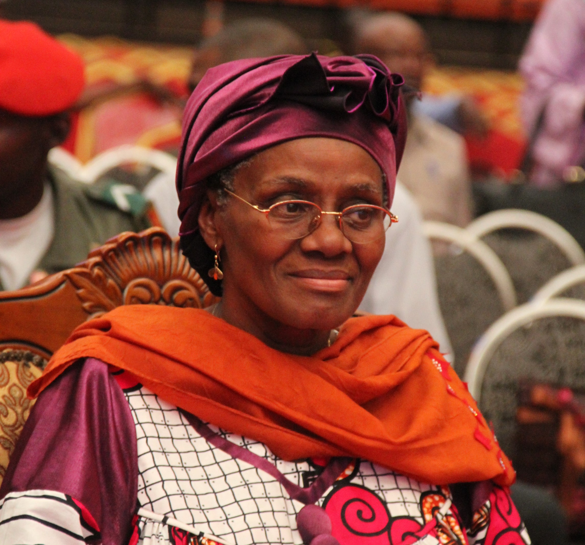 Depuis le déclenchement de l’affaire de la sextape impliquant la footballeuse Gaëlle Eganamouit, la ministre de la Promotion de la femme et de la famille, Marie Thérèse Abena Ondoa ne s’est pas encore exprimée pour donner sa position. Pour dire si elle approuve ou non cette abomination. Un peu comme elle l’a fait au cours d’un point de presse le mercredi 23 juin 2021 dans le cadre de l’affaire de sextape impliquant le promoteur de Radio sport info (Rsi), Martin Camus Mimb, aujourd’hui derrière les barreaux.