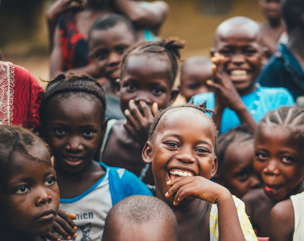 L’évènement est célébré ce 20 novembre 2021 sur le thème : «Mettre en lumière les droits de l’enfant ». En prélude à cette journée, l’institution a fait une Déclaration datée du 18 novembre dernier, visant à fustiger les atrocités dont sont victimes les enfants et plaide davantage pour leur protection.