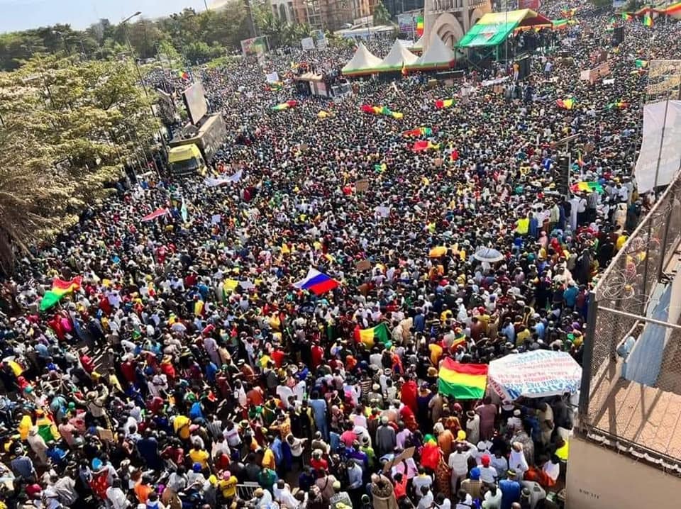 S'il est vrai que la légitimité vient du peuple, les maliens viennent de prouver au monde entier que le Colonel Assimi Goïta et son gouvernement sont des hommes qu'il faut à la place qu'il faut.