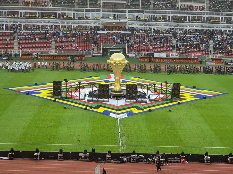 La cérémonie de clôture de la 33e édition de la Coupe d’Afrique des Nations de football se déroule ce dimanche 6 février 2022 au stade d’Olembé. C’est en présence du couple présidentiel.