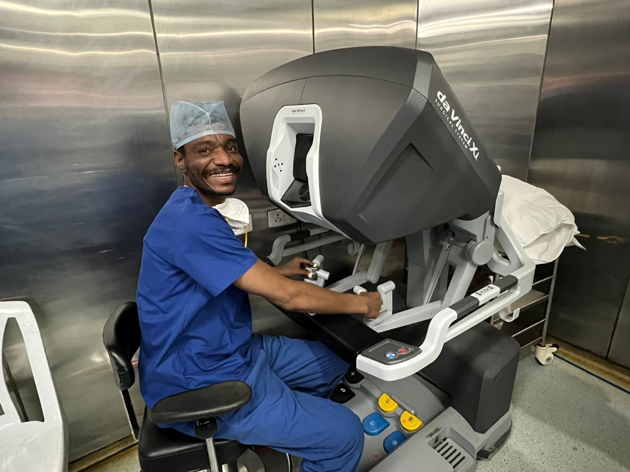 Dr Biakolo Esomba a reçu un don du foie de sa sœur. La transplantation a été une réussite selon son témoignage et celui des employés des hôpitaux Manipal, à Bangalore.