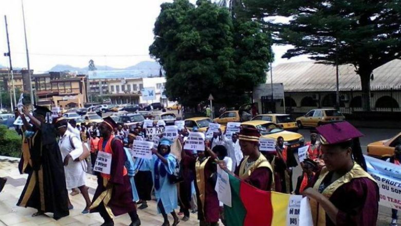 Les chefs des départements ministériels en charge de l’éducation nationale ont fait le point des préparatifs de la rentrée scolaire 2022-2023 mardi 30 août 2022 à Yaoundé. Au même moment, les seigneurs de la craie menacent de faire grève le 5 septembre.