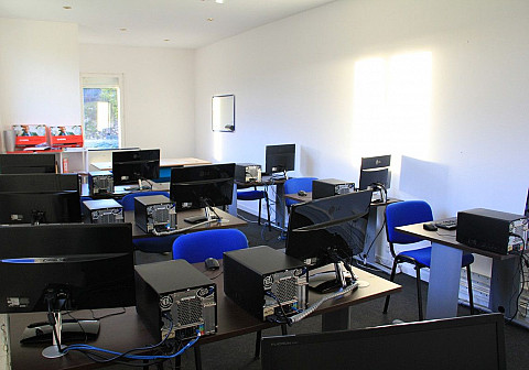 L’initiative s’inscrit dans le cadre de son projet «Centres informatiques».