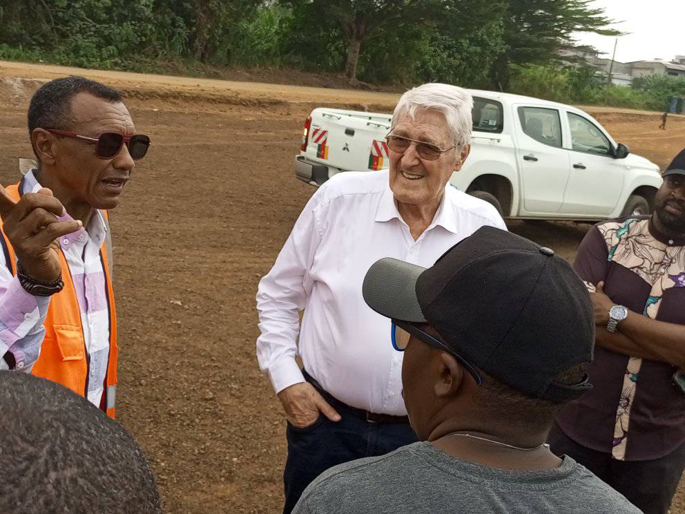 Après une nouvelle visite guidée du site devant abriter la deuxième édition de la Foire Internationale des Affaires et du Commerce de Douala, du 5 au 16 avril 2023, le président de la Fondation Inter-progress Pierre Zumbach, prescrit un coup d’accélérateur aux équipes engagées sur le chantier.