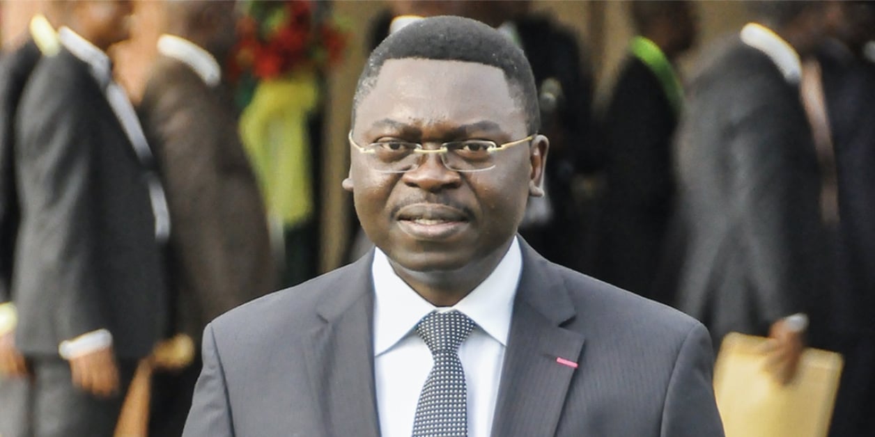 Le Secrétaire général de la Présidence de la République du Cameroun, Ferdinand Ngoh Ngoh a quitté Yaoundé ce mercredi 26 avril 2023 à destination de Ndjamena au Tchad. L’agenda de l’envoyé spécial du chef de l’Etat camerounais Paul Biya prévoit une rencontre avec le président de la transition tchadienne, le général d’armée Mahamat Idriss Deby Itno.