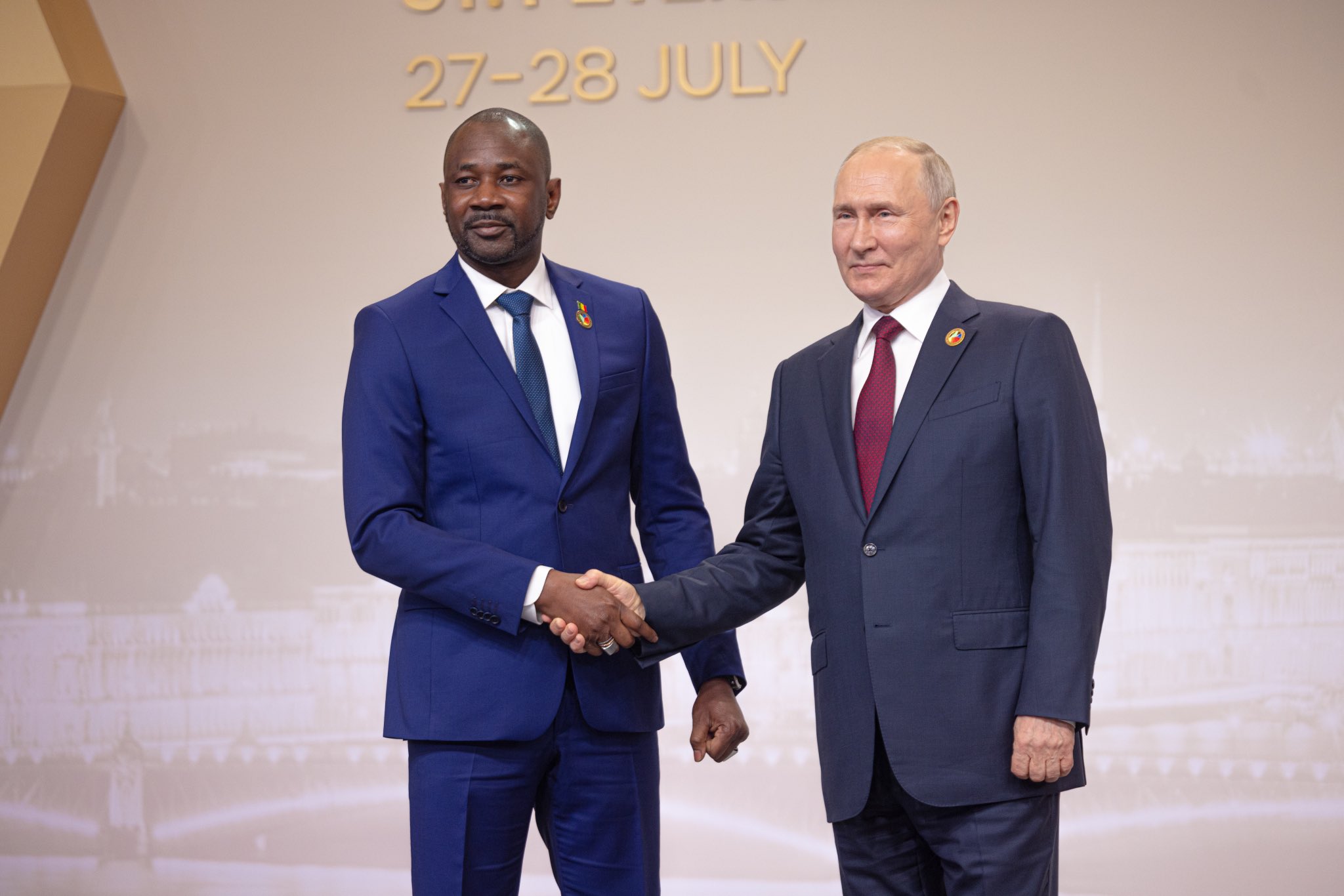 Le deuxième forum économique et humanitaire Russie-Afrique s’est ouvert hier jeudi 27 juillet 2023 à Saint-Pétersbourg, en Russie. Il s’achève ce vendredi. Le président de la Transition de la République du Mali, le Colonel Assimi Goita prend part à cette grande rencontre présidée par le président de la Fédération de Russie, Vladimir Poutine. Le thème principal de ce sommet porte sur la technologie et la sécurité dans l’intérêt du développement souverain au profit de l’homme.