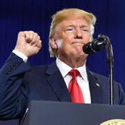 Selon les résultats publiés sur le site web du Parti républicain dans l’Iowa, Trump a reçu plus de 50% des votes avec des bulletins de vote de 44 des 99 comtés de l’État comptés.