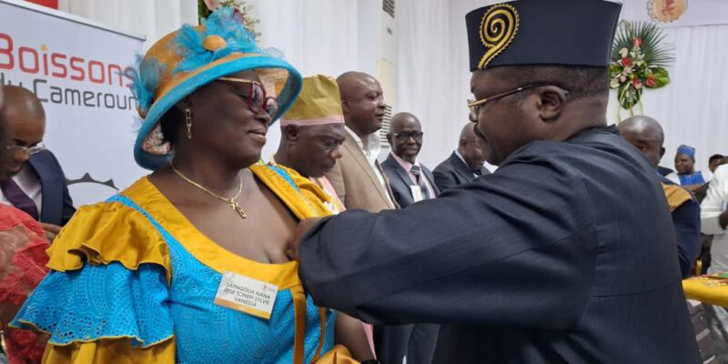 Gestionnaire des projets chevronnée, elle a reçu ses premières médailles d'honneur de travail le 12 janvier 2024 à Douala. Une reconnaissance qui couronne plusieurs années de dur labeur, de dévouement et de loyaux services rendus à la nation camerounaise toute entière.