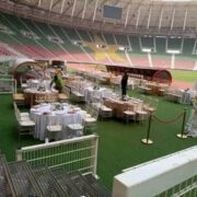 Suite à la circulation sur la toile, des clichés de la célébration d'un mariage au stade d'Olembe à Yaoundé, des commentaires criant au scandale et à de la moquerie ont fusé de toutes parts.