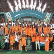 Les Éléphants sont sur le toit d'Afrique. La sélection ivoirienne de football a battu les Supers Eagles du Nigeria ce dimanche 11 février 2024 par 2 buts à 1.  La finale de la 34ème édition de la Coupe d'Afrique des Nations de football (CAN Côte d'Ivoire 2023) s'est jouée au Stade Olympique Alassane-Ouattara, surnommé « stade olympique d’Ébimpé », en présence du couple présidentiel.