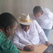 Le membre du Gouvernement a effectué une visite improvisée ce dimanche 18 février 2024 dans notre stand, au Salon international de l’entreprise, de la PME et du partenariat de Yaoundé.