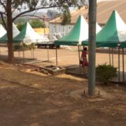 A moins de deux semaines de l'ouverture  de la 9ème édition du Salon International de l’Entreprise, de la PME et du Partenariat de Yaoundé (Promote), les ouvriers mettent les bouchés doubles. Certaines structures donnent déjà des consignes aux techniciens en place, pour l'aménagement de leurs stands.