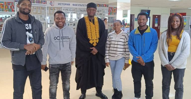 L’Administrateur Directeur Général du Centre Linguistique Russe du Cameroun, Simon Dupong, est en séjour de travail en Russie. Un voyage aux retombées juteuses pour les étudiants camerounais.