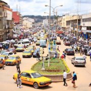 Le ministre du Commerce, Luc Magloire Mbarga Atangana, a adressé une correspondance aux présidents des Syndicats des transports urbain, périurbain et interurbain dont certains membres ont de manière unilatérale, révisé les prix du transport, d'inviter leurs compères à revenir à de meilleurs sentiments.