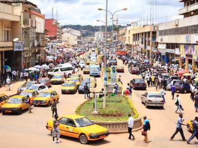 Le ministre du Commerce, Luc Magloire Mbarga Atangana, a adressé une correspondance aux présidents des Syndicats des transports urbain, périurbain et interurbain dont certains membres ont de manière unilatérale, révisé les prix du transport, d'inviter leurs compères à revenir à de meilleurs sentiments.