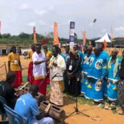 Tenue du 1er au 3 mars 2024, la 6e édition du festival culturel Madiba organisé sur les berges du Wouri à Bona‘Anja Siga-Bonjo, village de l’arrondissement de Yabassi (département du Nkam), a attiré une foule importante dans ce village du canton Wouri-Bwele, riche de sa nature luxuriante et de ses promesses de développement. L'événement était placé sous le très haut patronage du président de la République.