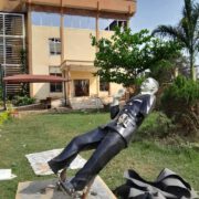 Selon les responsables de la commune d'arrondissement de Yaoundé 6, aucun acte de vandalisme n'a été perpétré sur la statue du Président de la Fecafoot par ailleurs citoyen d'honneur de cet arrondissement, comme prétendent certaines "mauvaises langues".