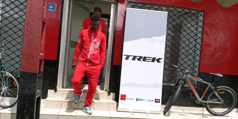 Située au lieu-dit « Energy Club », au quartier Bonapriso, la boutique propose les tenues des  équipementiers « Trek » et « Ucan », représentés au Cameroun par la présidente de Botafogo GSM. Ces vêtements de qualité supérieure ont été dévoilés au grand public au cours d’un défilé de mode, le 16 mars 2024.