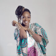 Dans cet Extended Play (EP) de 6 titres, la meilleure artiste féminin de musique afro urbain aux Canal d’2Or acte 14, exprime de façon honnête ses sentiments entre fiction et expériences personnelles. Elle était face à la presse camerounaise le jeudi 29 février 2024, à l’Institut français du Cameroun, à Douala pour la présentation du nouveau bébé.