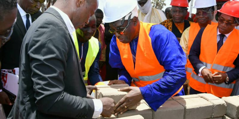 Au-delà de la pose de la première pierre, symbole du lancement des travaux de sa construction par Jules Doret Ndongo, ministre des forêts et de la faune, il s’agira de renforcement des capacités de courte durée pouvant avoir une influence immédiate, positive et durable sur la pratique agropastorale des populations autochtones et transhumantes. 