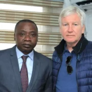 Comme annoncée, la rencontre entre le Belge et le Secrétaire général de la Fédération camerounaise de football s’est déroulée ce lundi 13 mai 2024 au siège de l’instance faitière, à Yaoundé. Contrairement à ses affirmations, le conseiller technique numéro un au ministère des Sports et de l’éducation physique n’aurait pas assisté à cette assise.