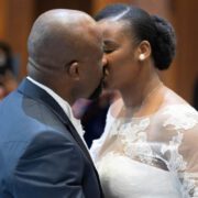 La polémique enfle sur le poids de la chanteuse camerounaise depuis son arrivée au pays pour trois concerts à Douala, Yaoundé et Bafoussam. Selon une indiscrétion, la star attendrait un heureux évènement avec son époux Fernand Lopez.