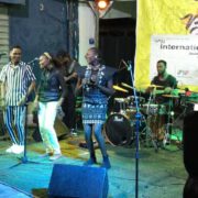 Le festival Balama (Bali Art Market), est un évènement culturel annuel qui se produit dans les rues de Bali pendant quatre jours. Créé par l’association Kiki Entertainment, ce marché culturel permet aux jeunes créateurs professionnels et amateurs d’exposer et de valoriser leur art. Le rythme enivrant du jazz a envahi les locaux du Balama lors de la récente célébration de la journée internationale dédiée à ce style musical. Cet évènement captivant a réuni des passionnés de musique et des artistes talentueux pour une journée de performance, d’apprentissage et de partage. 