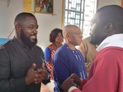 En guise de remerciements pour les bienfaits de Dieu dans sa vie, le conseiller municipal de la commune de Nkongsamba premier,  dans le département du Moungo, a lors de la  commémoration de la fête de l’Esprit saint le dimanche 19 mai 2024, offert des dons en offrande.