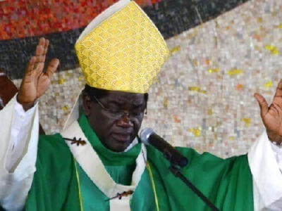 Pendant que des Ong font feu de tout bois pour légitimer l’interruption volontaire de grossesse au Cameroun, Mgr Jean Mbarga joint sa voix à celle du gouvernement pour barrer la voie à cette pratique.