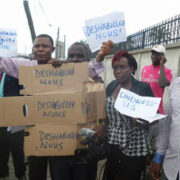 Conduits à la « place du gouvernement » à Bonanjo par leur présidente, Marion Obam, les membres du Syndicat national des journalistes du Cameroun (Snjc) n’ont pas pu tenir leur traditionnelle manifestation ce vendredi, à l’occasion de la Journée mondiale de la liberté de la presse.