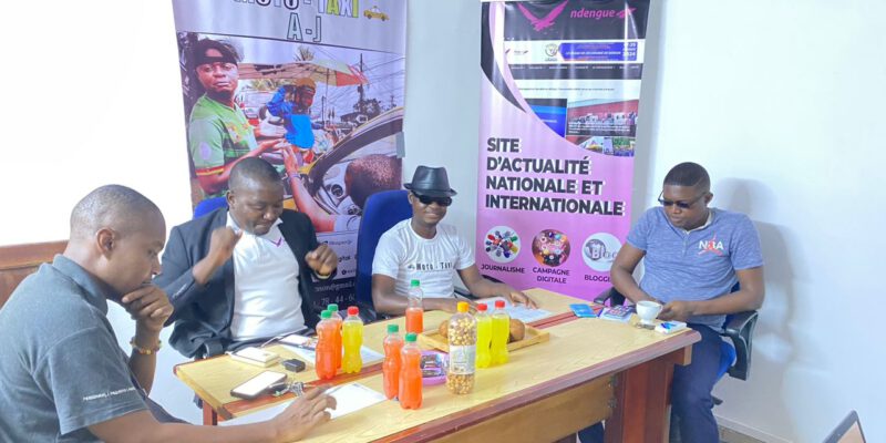 Le single a été présenté aux hommes de médias le jeudi 13 juin 2024, dans les locaux de l’agence de communication et de campagne digitale Ndengue Consulting, sis au quartier Akwa dans la capitale économique camerounaise.