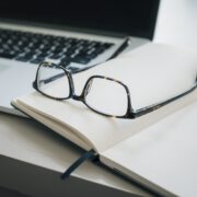 Vous êtes passionnés de journalisme ou de blogging? Êtes-vous âgés entre 20 et 30 ans ? La rédaction de La Plume de l’Aigle, située au quartier Akwa, à Douala, offre un stage de deux (02) mois à trois (03) étudiant(e)s de la capitale économique camerounaise.