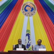 Sur les six pays qui forment le bloc régional, seul le Cameroun avance timidement dans l’exportation de certains produits, près d’un an après le début de la phase opérationnelle du plus grand marché continental. La question est au centre d’une rencontre qui s’est ouverte hier lundi 1er juillet 2024 à Malabo, en Guinée Equatoriale entre la Commission de la Cemac et le Bureau sous-régional pour l’Afrique centrale de la CEA sur le thème : « Engagement commun pour accélérer l’industrialisation et la diversification des économies de la Cemac ».