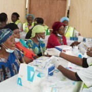 En partenariat avec le ministère de la Santé publique, l’entreprise citoyenne a lancé sa caravane santé le 11 juillet 2024 dans cette localité située à 65 kilomètres de la capitale économique.