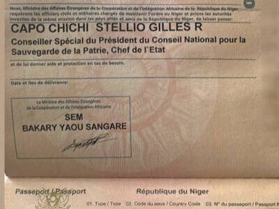 Après la perte de sa nationalité française le 9 juillet, le militant panafricaniste d’origine béninoise bénéficie ainsi du soutien des autorités de la transition nigérienne.