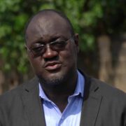 La Plume de l’Aigle apprend de sources bien introduites ce mardi 6 août 2024 que le journaliste et chroniqueur, Patrick Christian Ndobo est le nouveau Directeur de l’information (DI) de Dash Média.