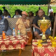 Située dans l’arrondissement de Ndikinimeki, département du Mbam et Inoubou, région du Centre, la localité a vibré pendant 49 jours au rythme d’un tournoi estival de football.