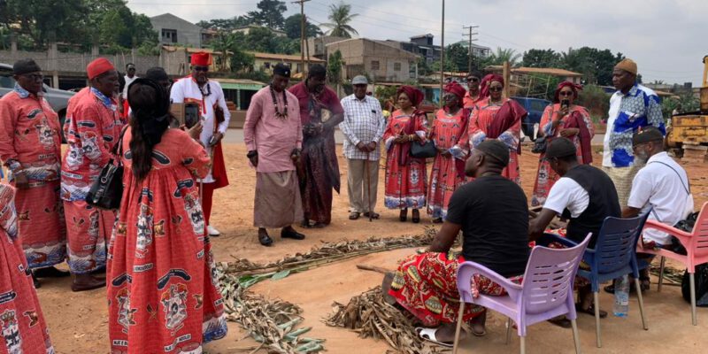 Comme nous l’annoncions hier, le Roi des Akwa, Sa Majesté Dr Louis Din Dika Akwa est arrivé dans la capitale politique camerounaise ce mardi 27 août 2024.