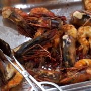 Piloté depuis trois ans par l’Hôtel Sawa, situé au cœur du quartier administratif de la capitale économique camerounaise, le concept Seafood Evening est renforcé par le partenariat avec le restaurant Malimba Dégustations.