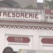 La trésorerie fonctionne désormais avec une sérénité et une célérité accrues, respectant les délais et l’ordre chronologique des paiements, comme indiqué au babillard de la trésorerie.