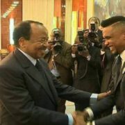 Samuel Eto’o compte 14 millions de followers sur Facebook, près de 2 millions sur X. Samuel Eto’o draine les foules dans les dix régions du Cameroun et dans presque tous les pays africains et hors du continent. Samuel Eto’o a un accès facile aux partenaires stratégiques de notre pays dans les quatre coins du monde. Samuel Eto’o est un ambassadeur parallèle. Il a de l’entregent. Un messager et un interlocuteur fiable qui pèse plusieurs milliards.