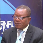 Dans la sortie musclée ci-dessous, le Secrétaire national à la communication du Front pour le changement du Cameroun (FCC) s’interroge sur le silence assourdissant des pouvoirs publics face aux catastrophes naturelles qui secouent plusieurs régions du pays.