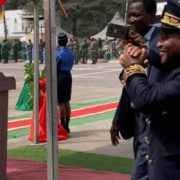 Ils seront opérationnels dans les principaux foyers criminogènes de la capitale économique camerounaise. L’initiative du préfet du département du Wouri, Sylyac Marie Mvogo vise à mettre fin à l’insécurité galopante dans la ville.