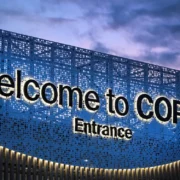La COP29 s’est conclue par une annonce majeure : les financements mondiaux pour l’adaptation au changement climatique destinés aux pays en développement passeront de 100 milliards à 300 milliards de dollars par an. Une décision qui se voulait ambitieuse, mais qui suscite l’insatisfaction des pays africains, toujours en quête de justice climatique. 