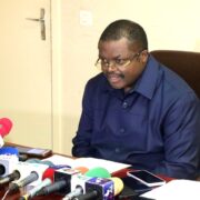 Suite au décès d’une citoyenne française agressée au quartier Makea dans le deuxième arrondissement de la capitale économique camerounaise, Jean-Charles Ledot a prescrit des mesures de sécurité à ses compatriotes résidant dans la ville pour éviter le pire.