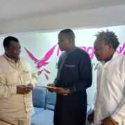 Le média en ligne lancé en avril 2018 a reçu la visite d’une délégation du bureau exécutif national du Syndicat national des journalistes indépendants du Cameroun ce jeudi 12 décembre 2024 après un premier arrêt à Intégral Radio dans le cadre de sa campagne de sensibilisation dans les organes de presse de la capitale économique camerounaise.
