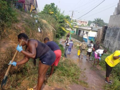 Joignant la parole aux actes, et dans le cadre du programme qu’ils se sont fixé à travers le concept « la fête avec les voisins », les jeunes du village de Bonangoye (Akwa-Nord) dans l’arrondissement de Douala 1er,  ont accompli le premier acte portant sur l’hygiène et la salubrité.